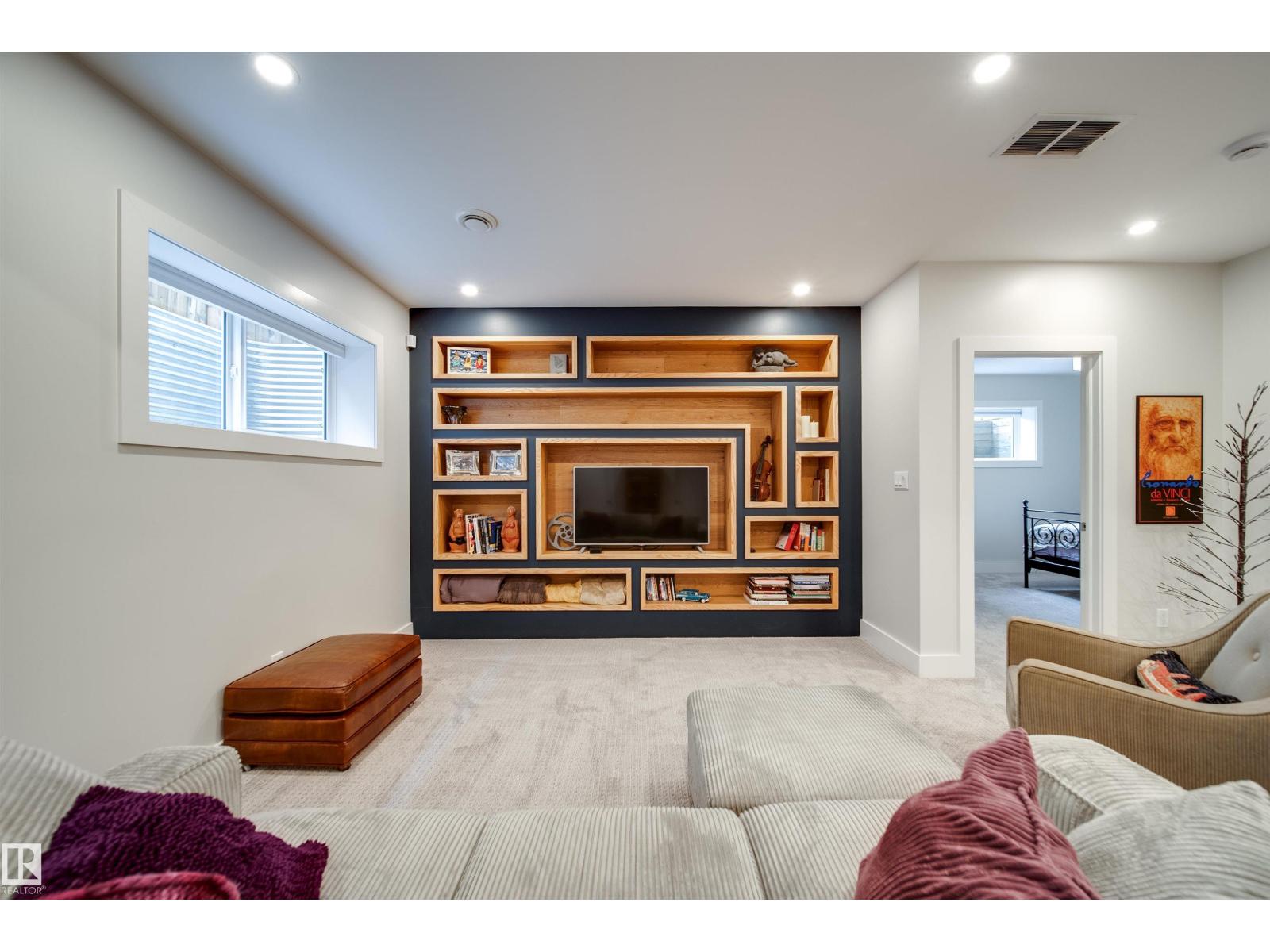 10823 67 AV NW - 24