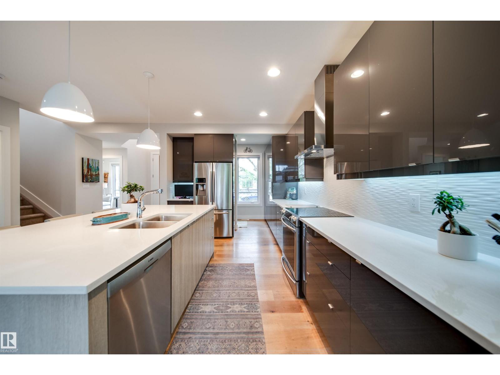 10823 67 AV NW - 12
