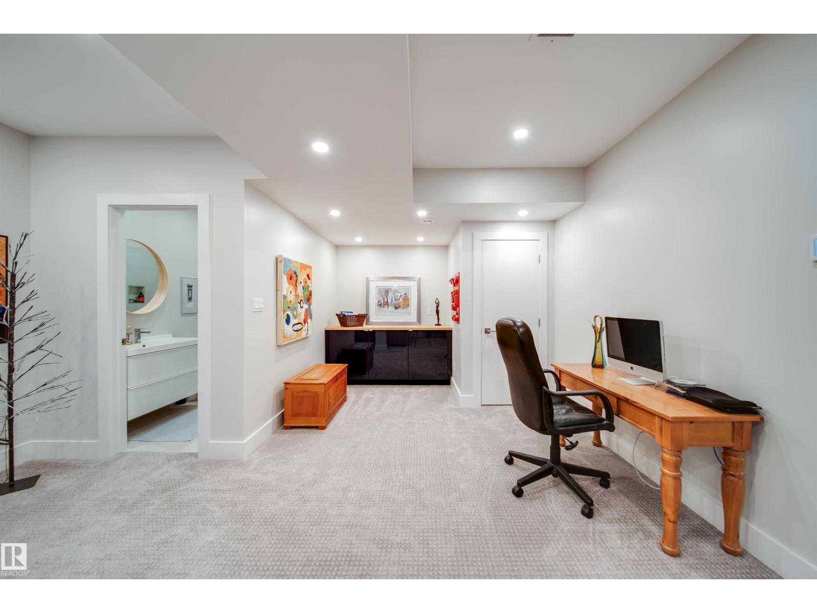 10823 67 AV NW - 27