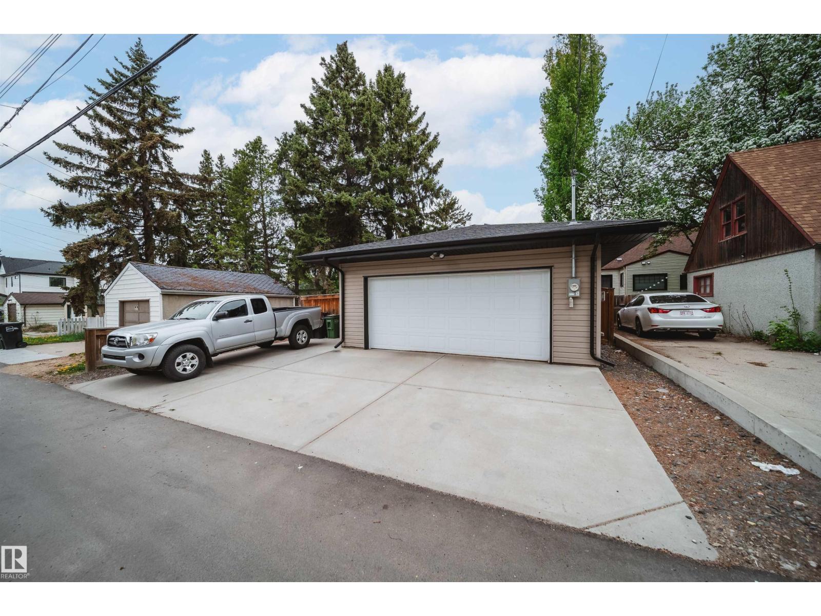 10823 67 AV NW - 52