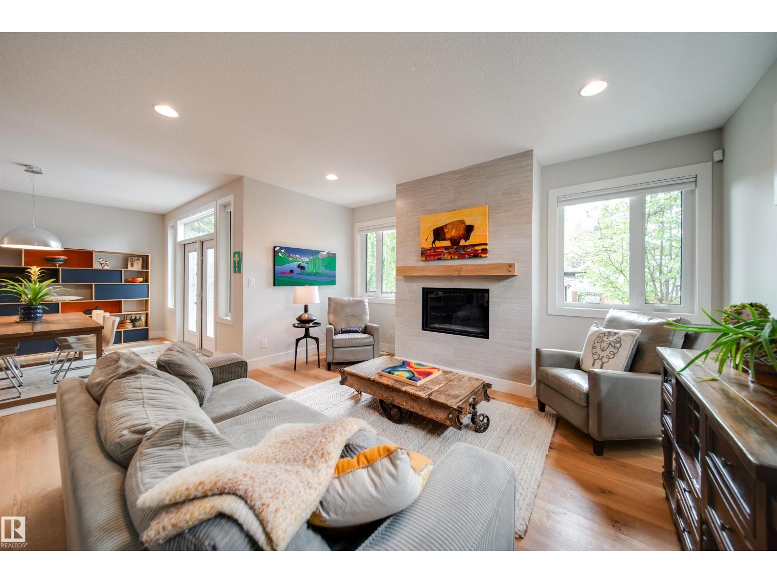 10823 67 AV NW - 19