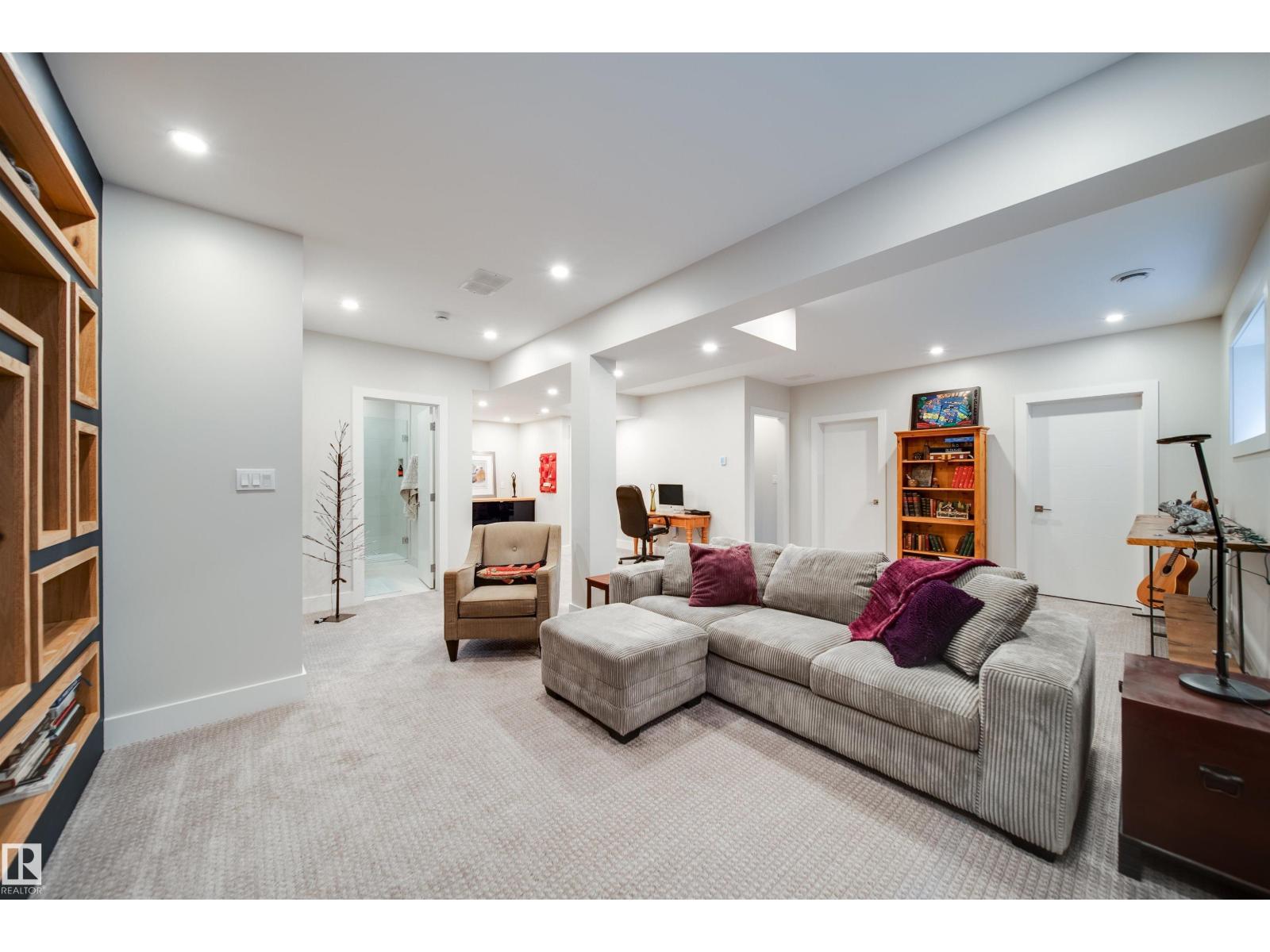10823 67 AV NW - 30