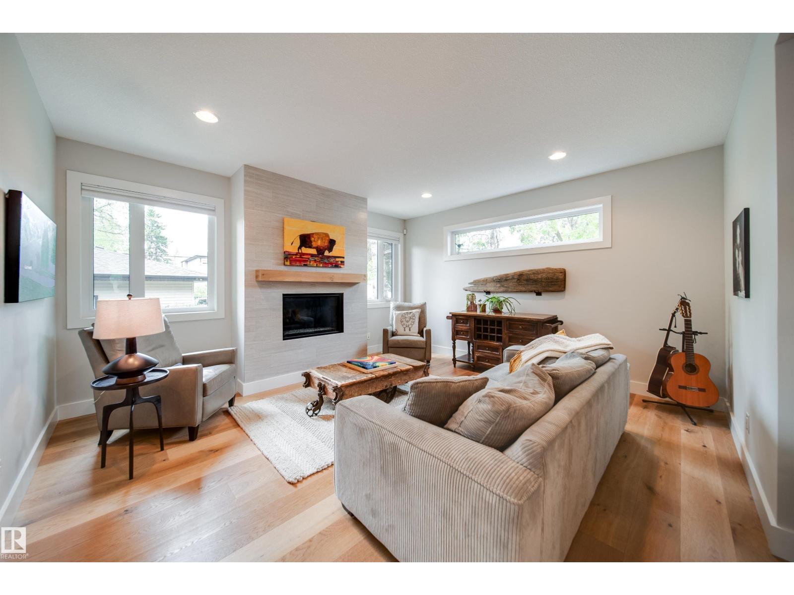 10823 67 AV NW - 18