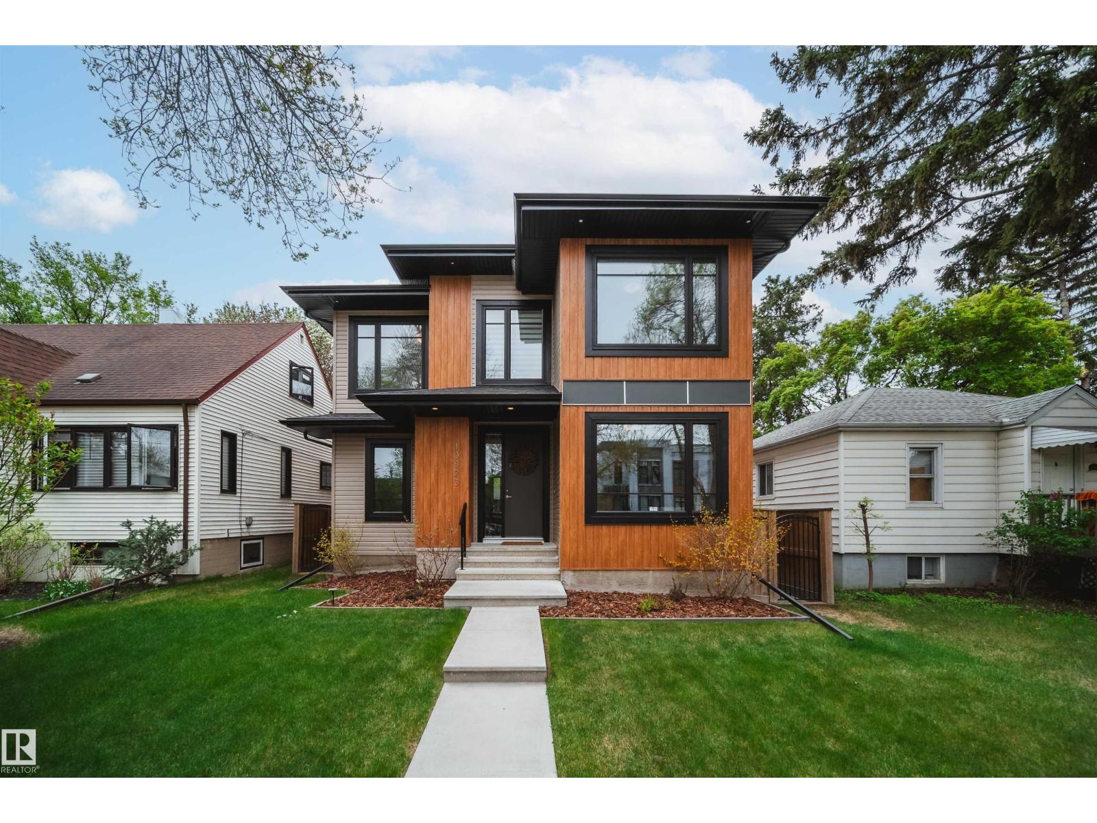 10823 67 AV NW - 3