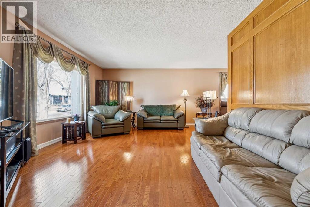 320 Whiteview Road NE - 4