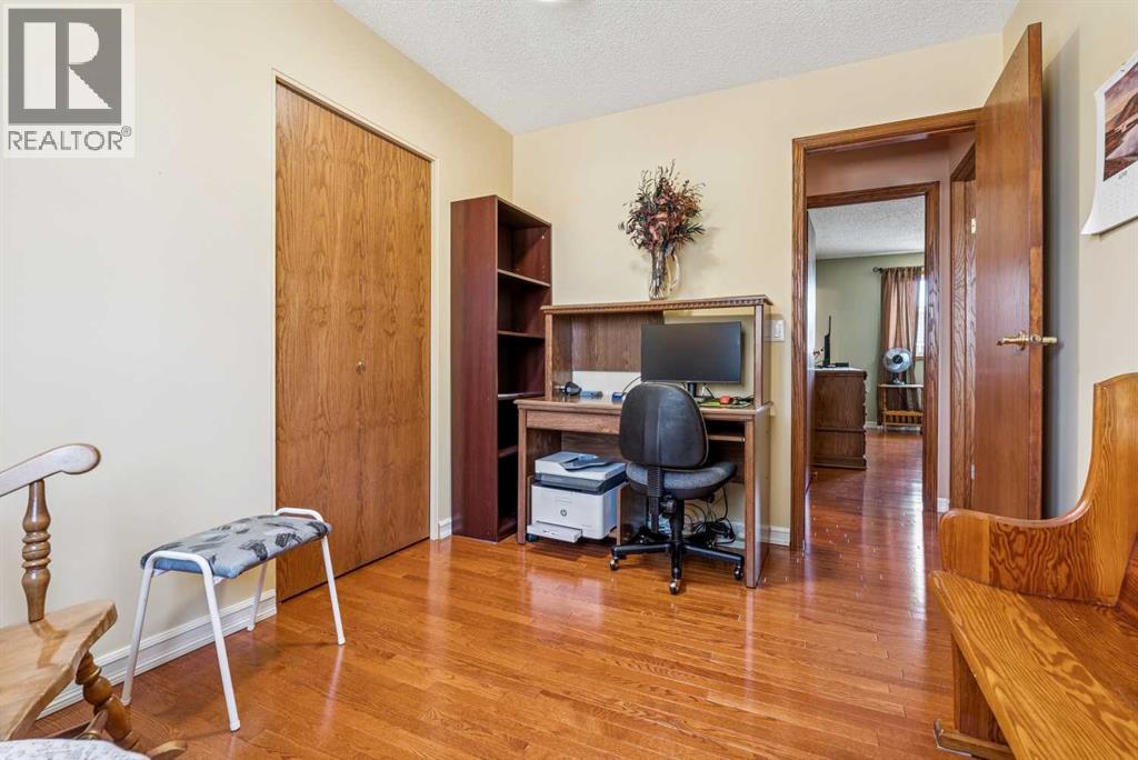 320 Whiteview Road NE - 24