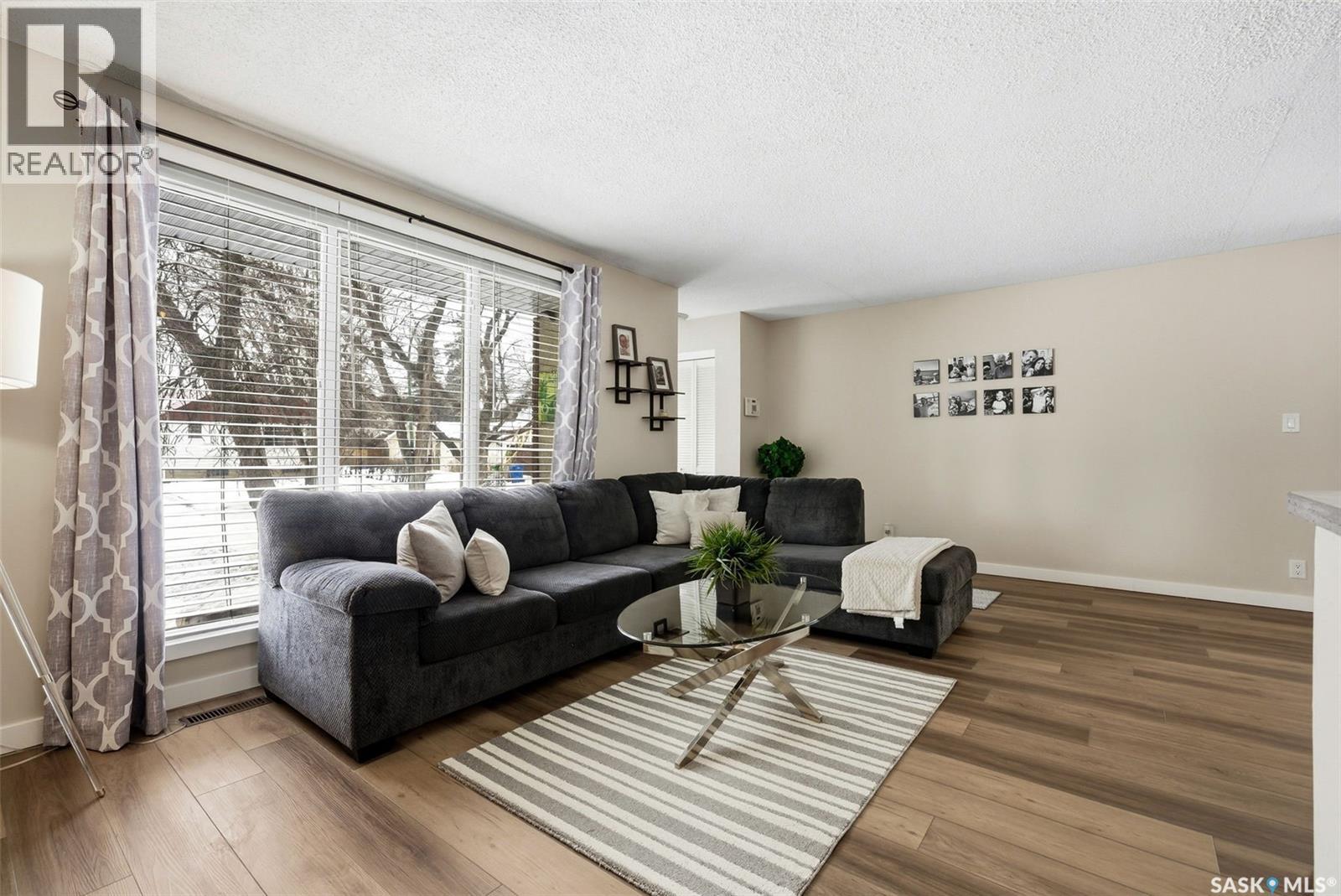 3231 Retallack STREET - 5