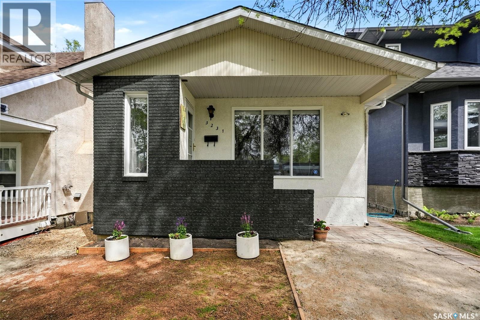 3231 Retallack STREET - 2