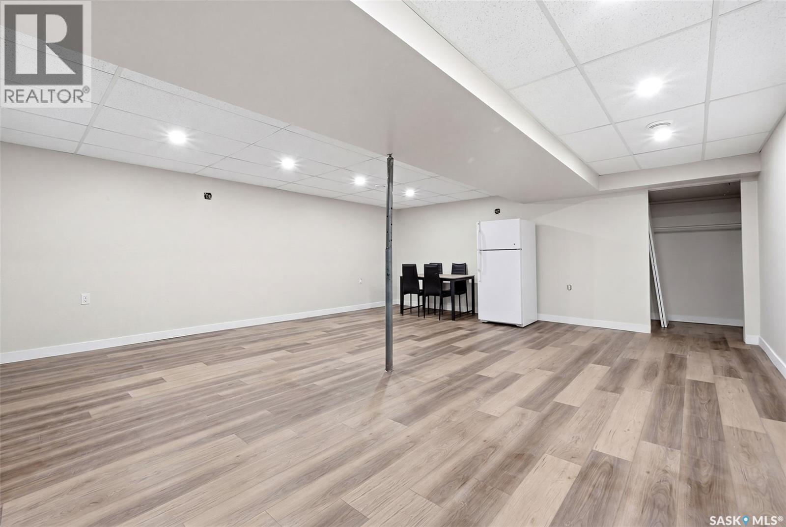 3231 Retallack STREET - 21