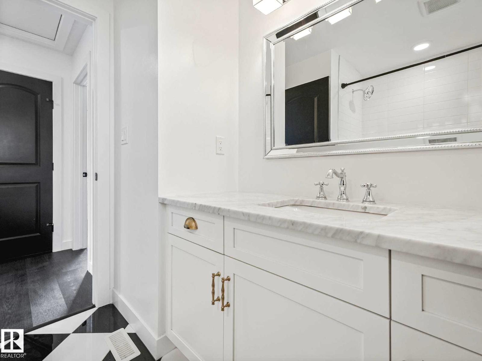 6420 106 ST NW - 26