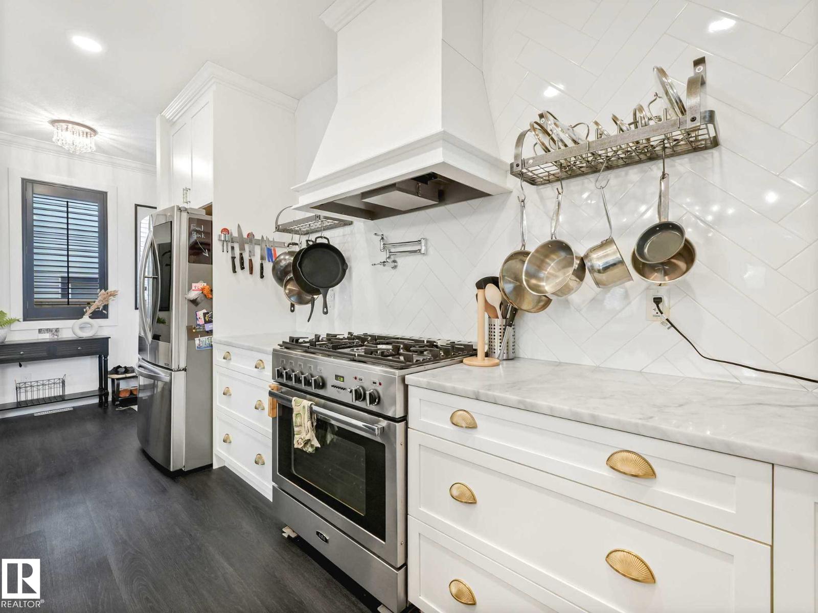 6420 106 ST NW - 9