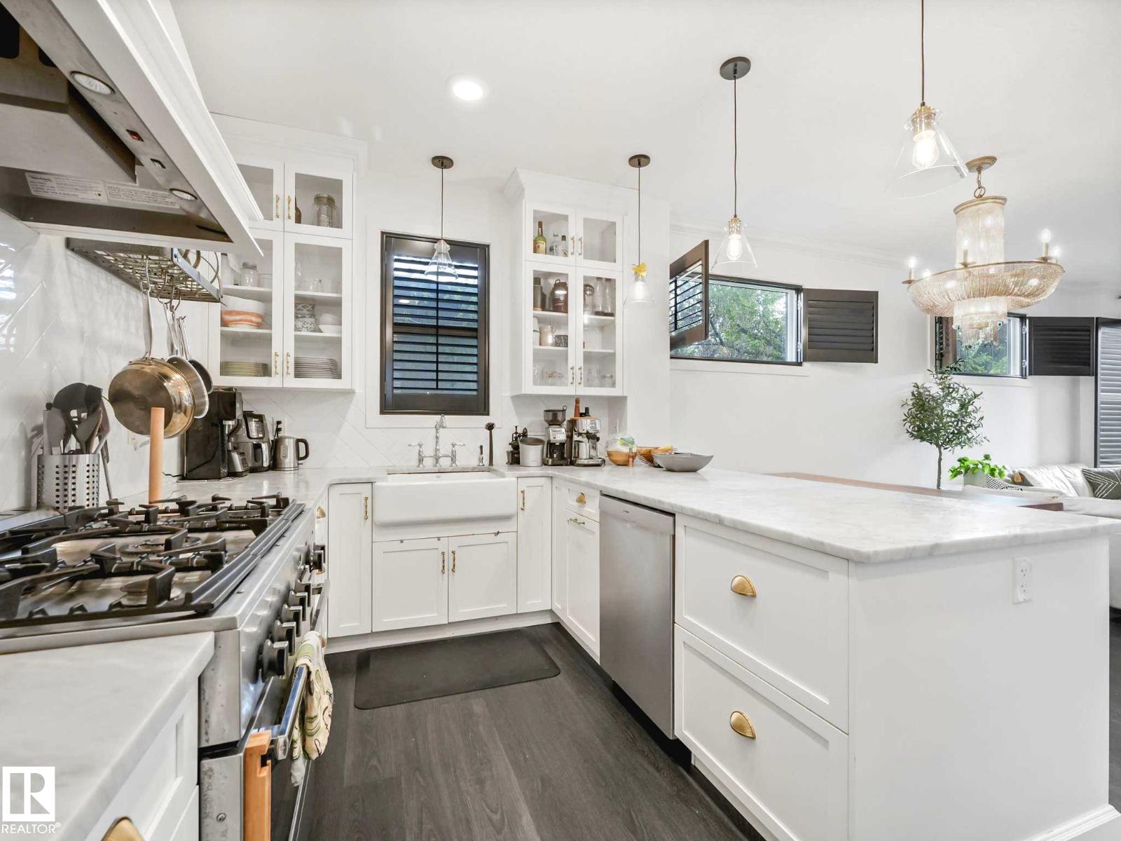 6420 106 ST NW - 7