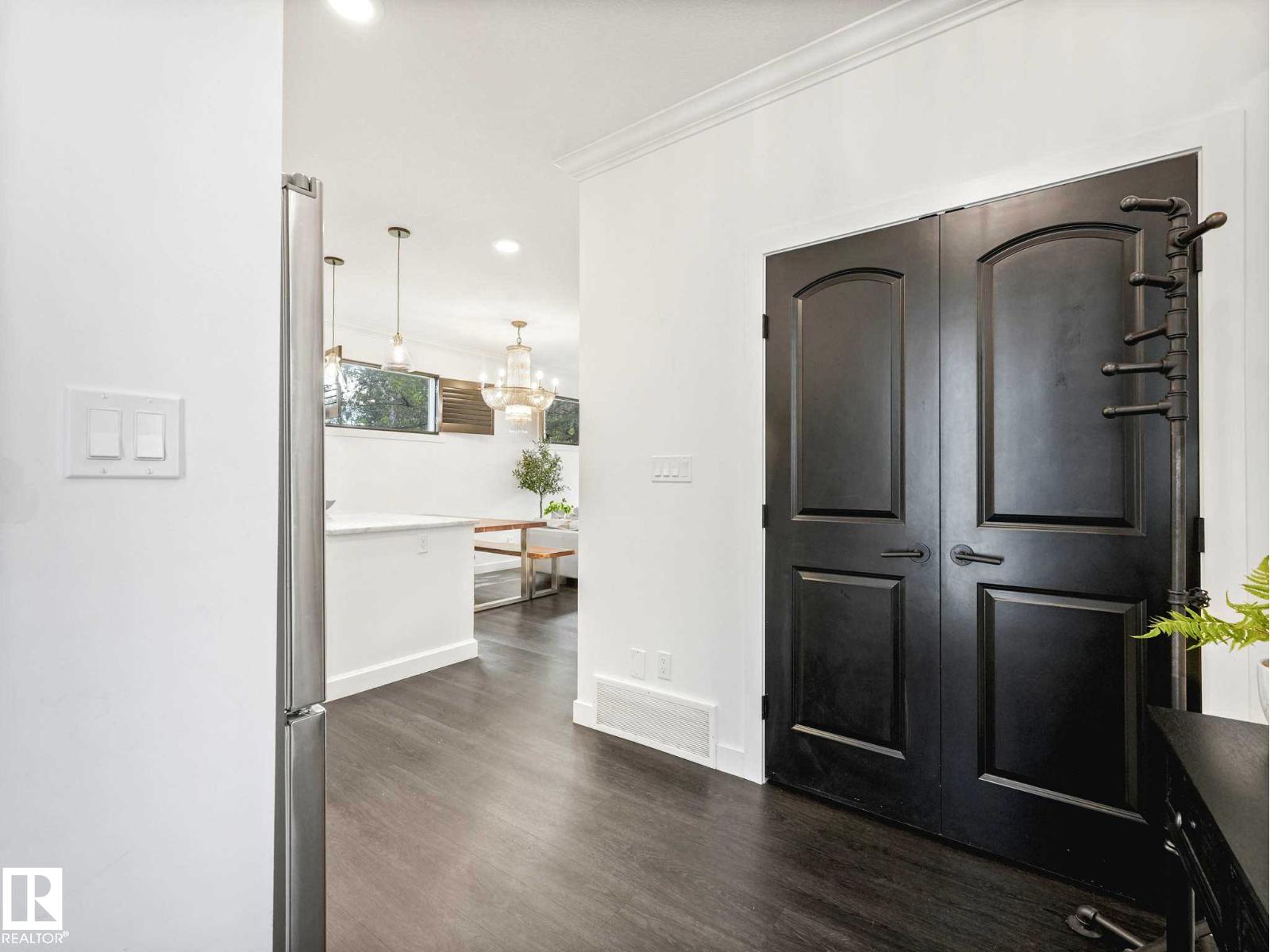 6420 106 ST NW - 4