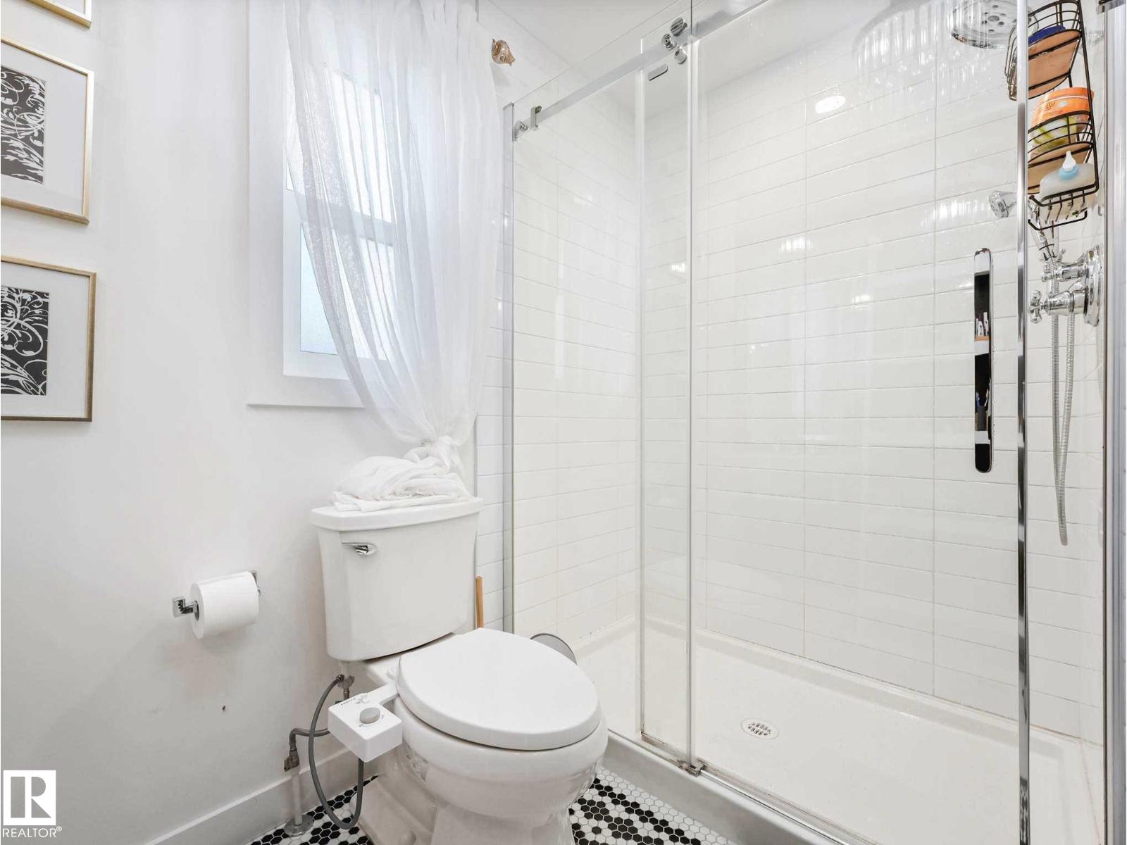 6420 106 ST NW - 36