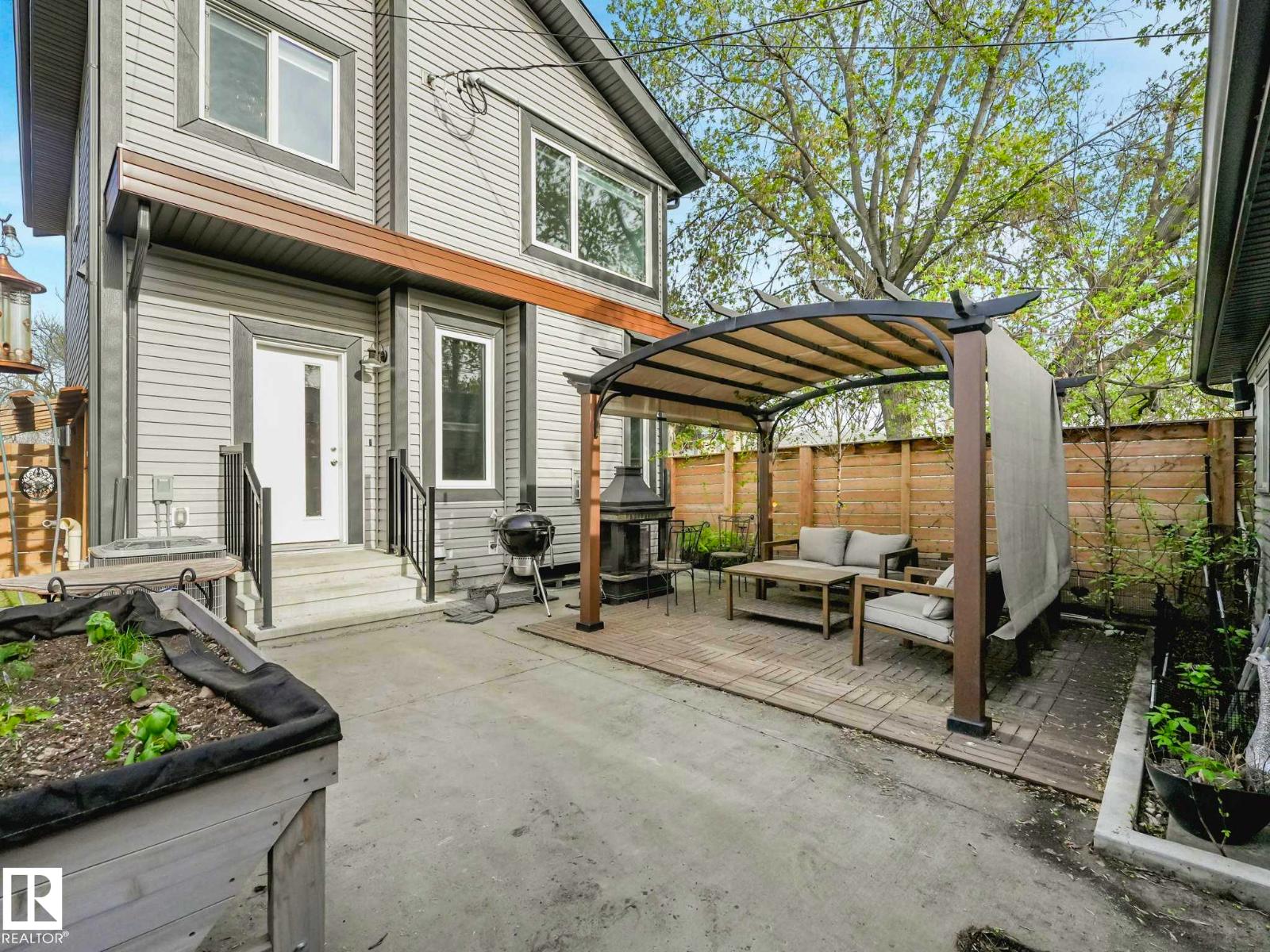 6420 106 ST NW - 1