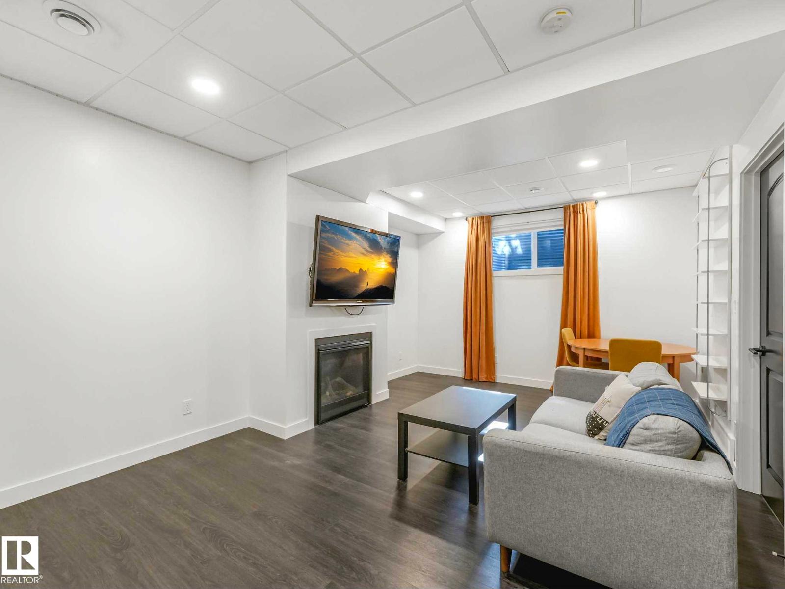 6420 106 ST NW - 41