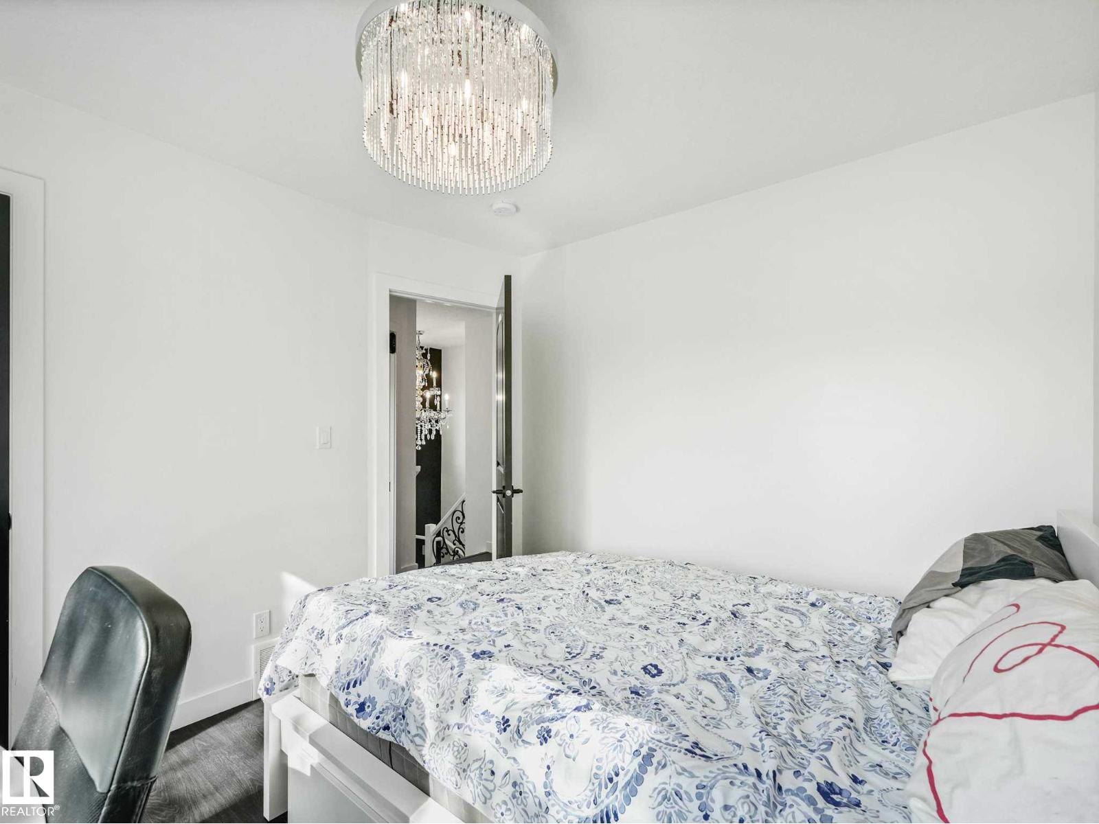 6420 106 ST NW - 28