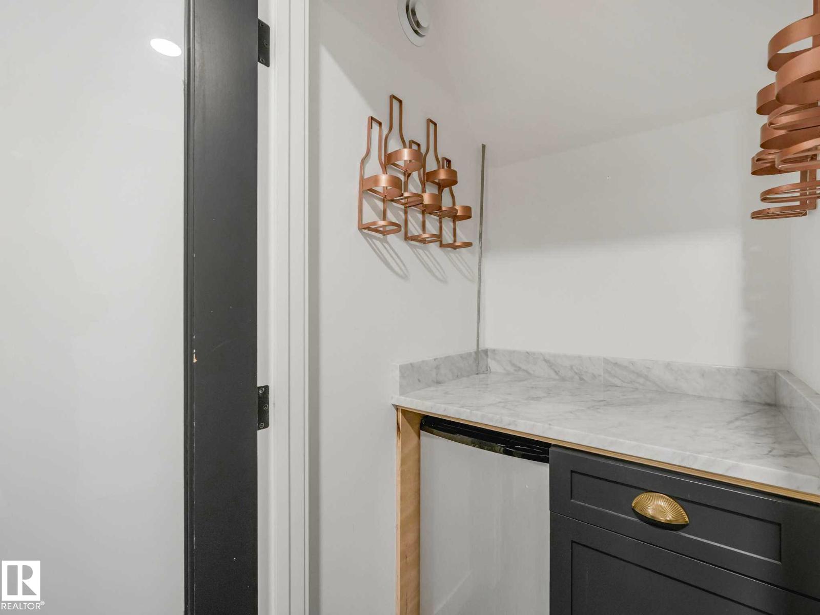 6420 106 ST NW - 42