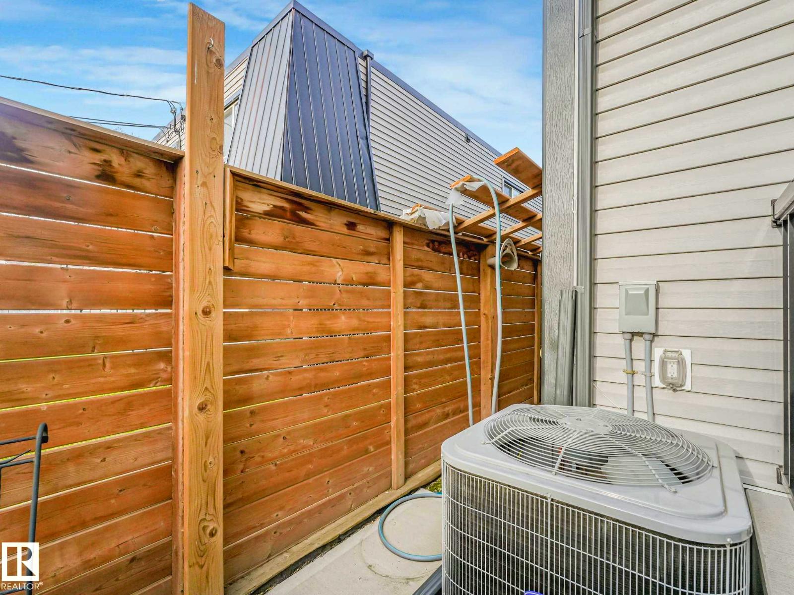 6420 106 ST NW - 48