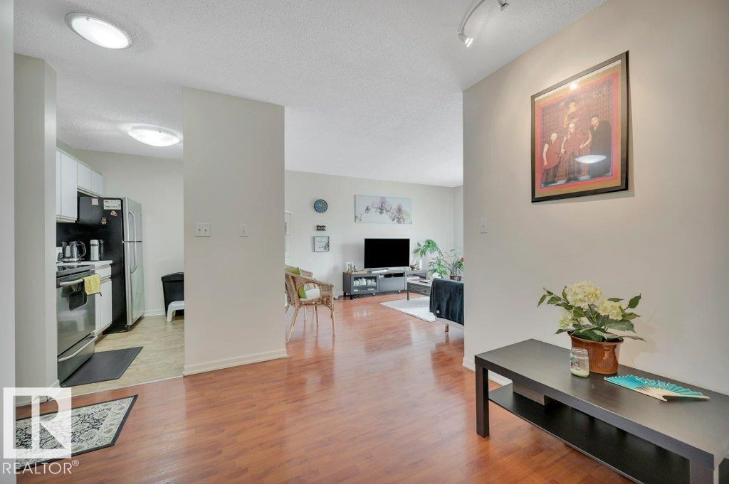 #304 5065 31 AV NW - 8
