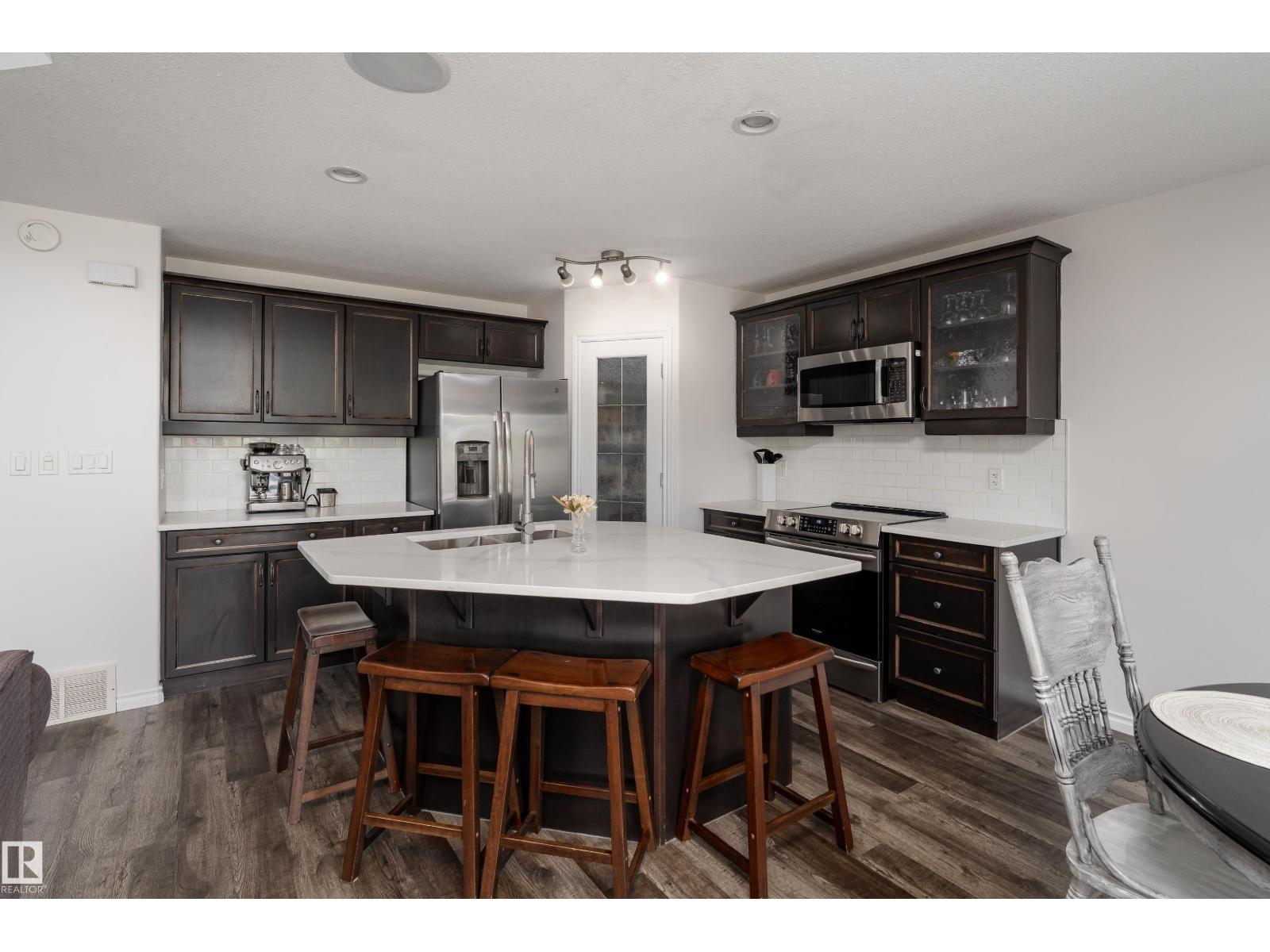 1212 APPLETON CL - Image 2