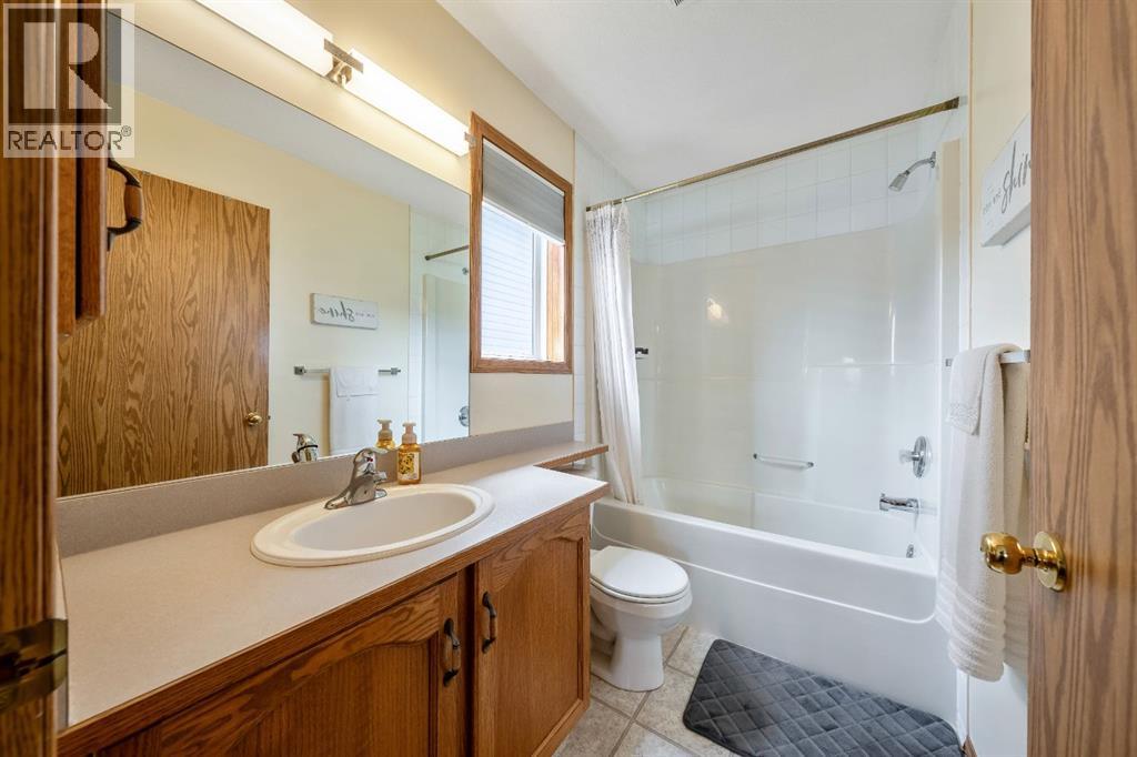 142 Coventry View NE - 16