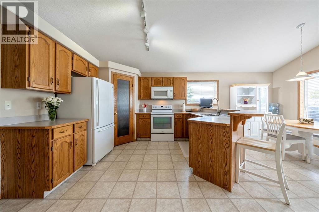 142 Coventry View NE - 9