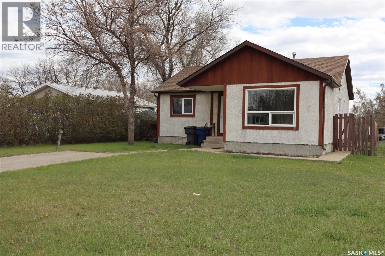 225 Westview DRIVE N - 1