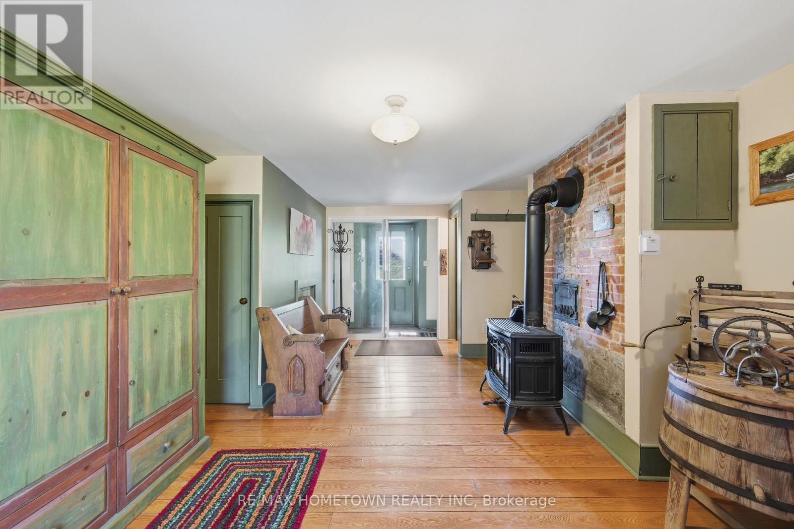 18 MAIN STREET E - 24