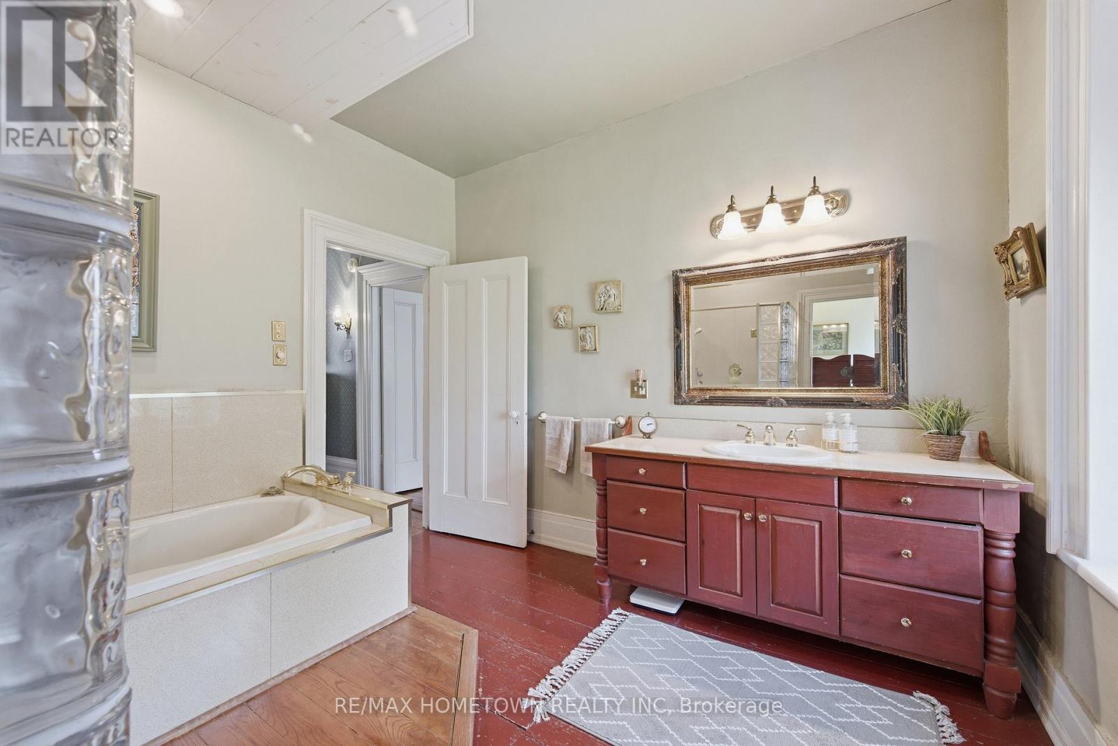 18 MAIN STREET E - 39