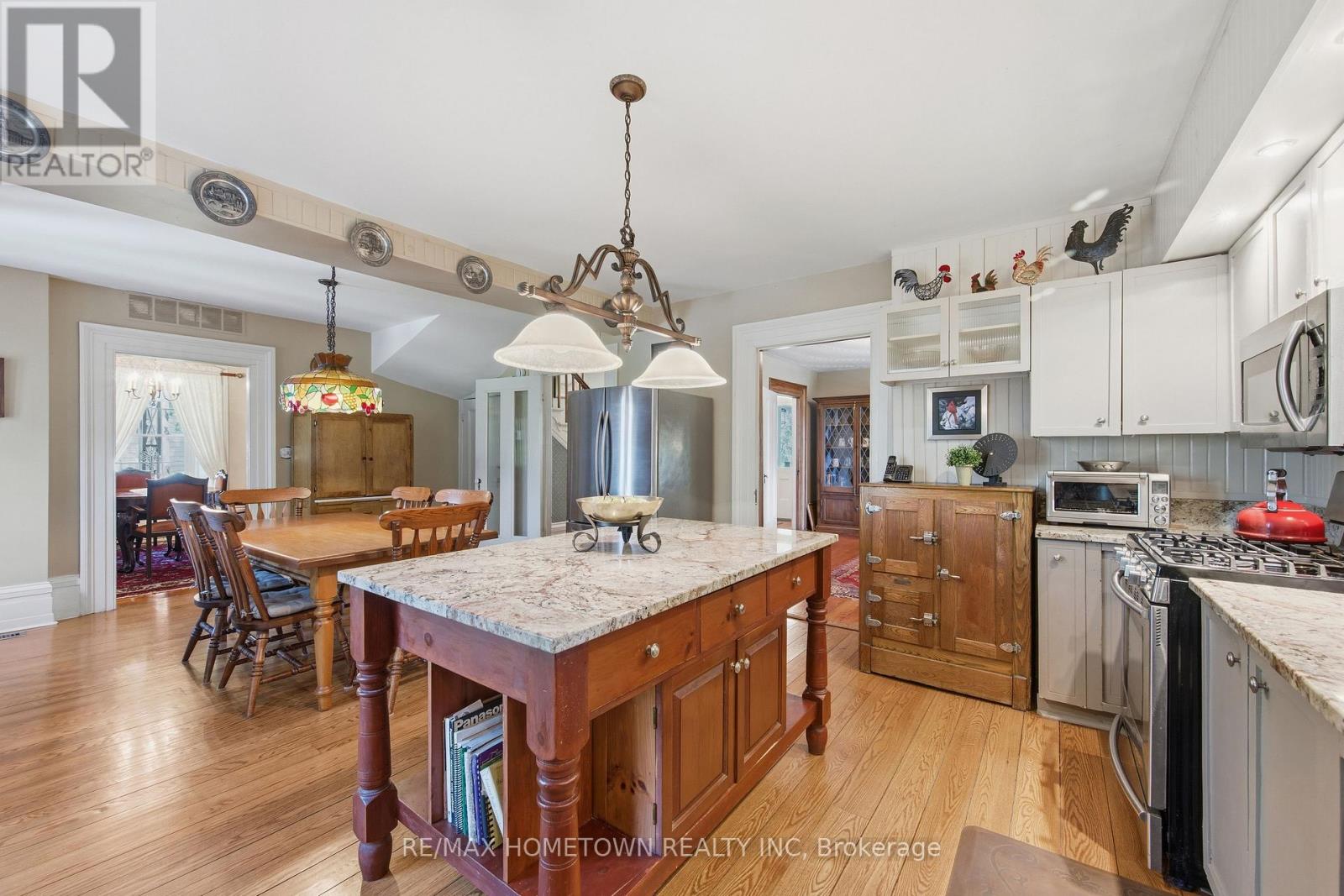 18 MAIN STREET E - 21