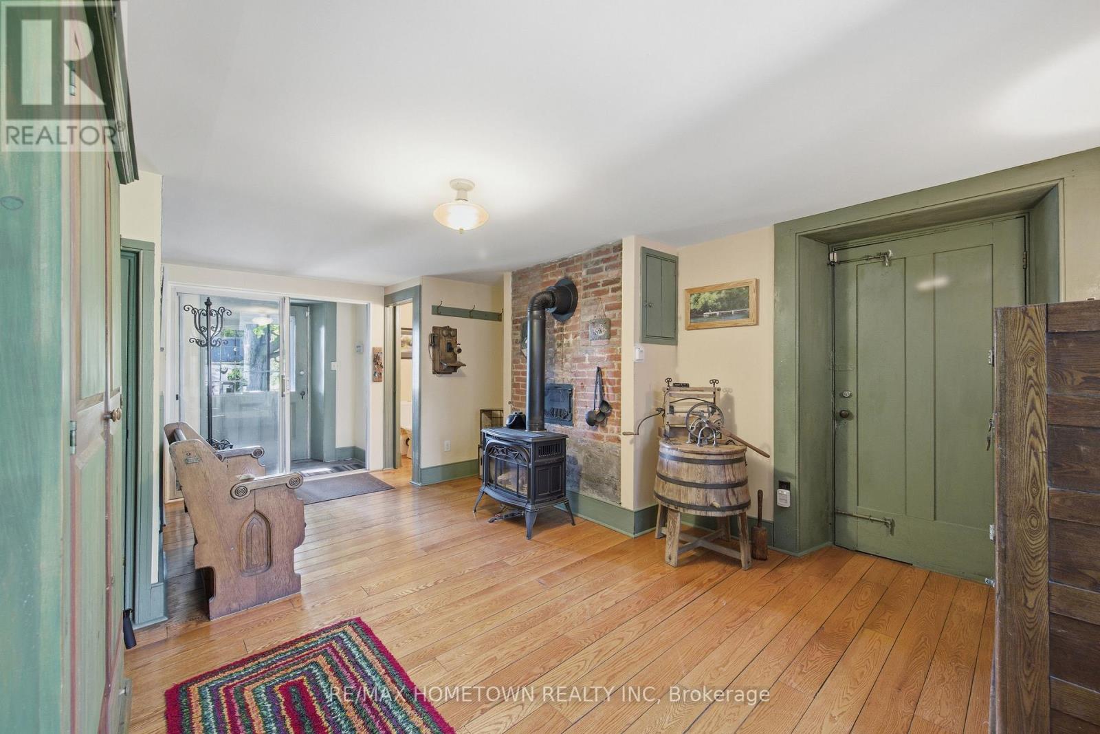 18 MAIN STREET E - 23