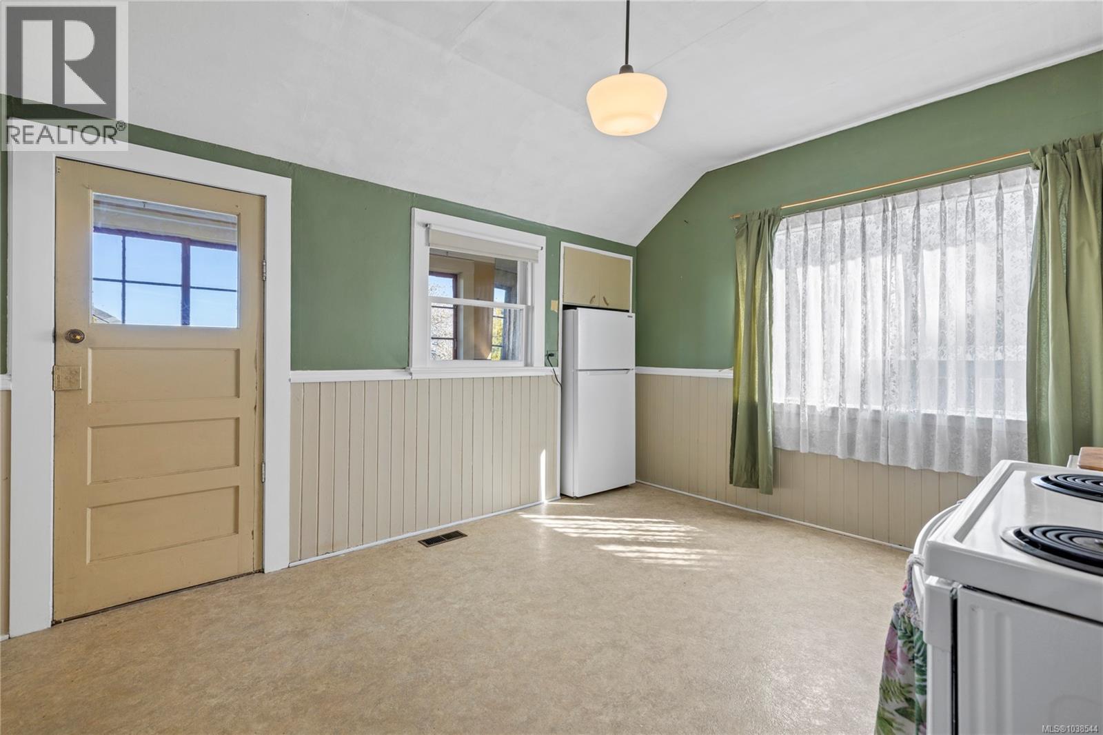 103 Haliburton St - 19