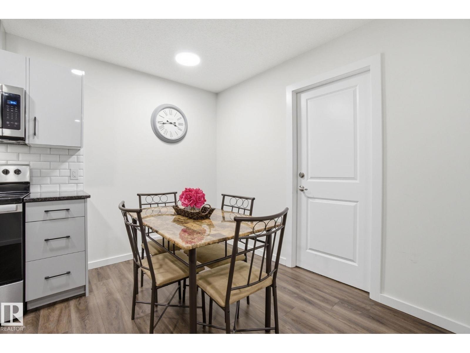 15851 22 AV SW - 40
