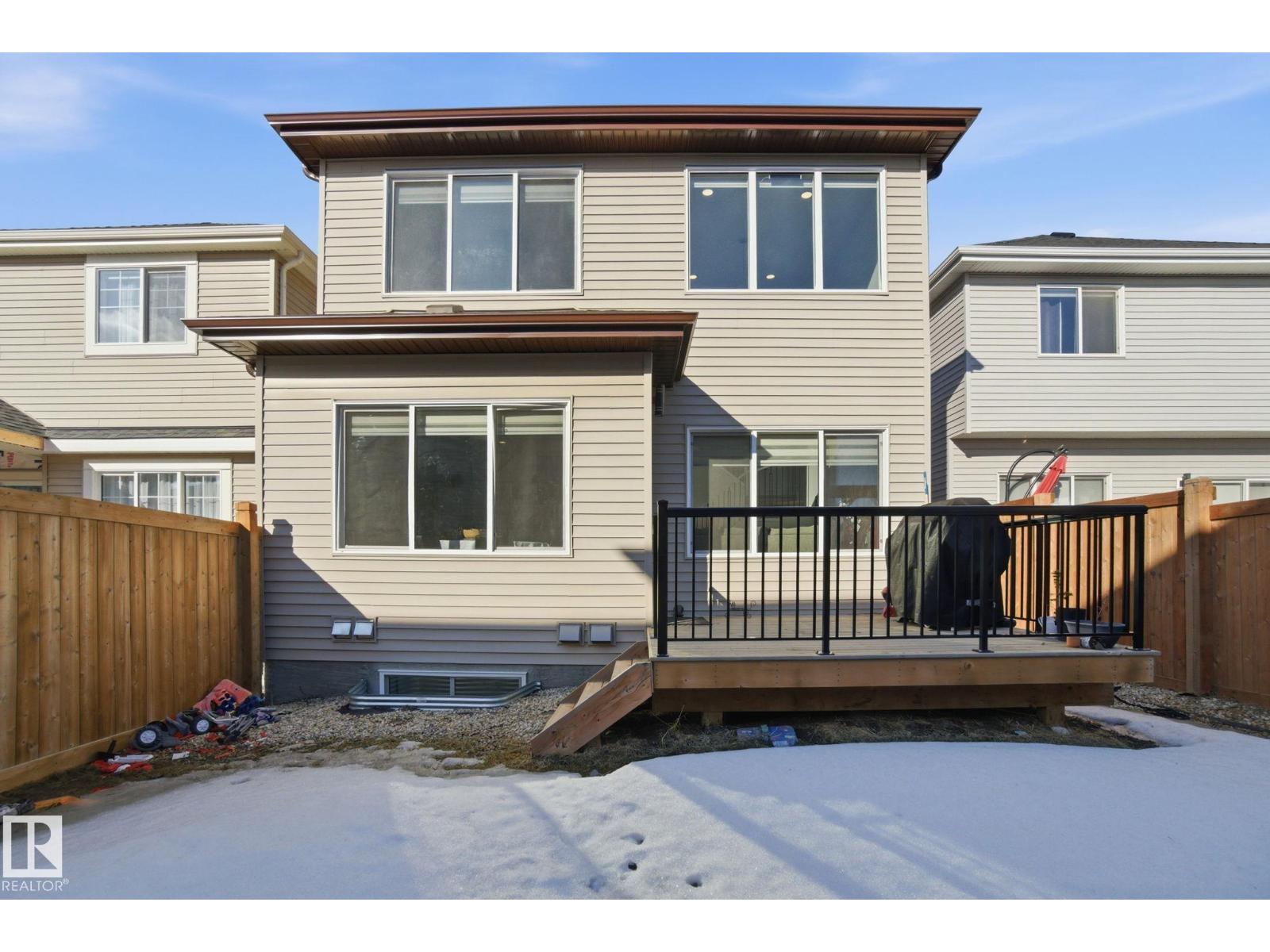 15851 22 AV SW - 52