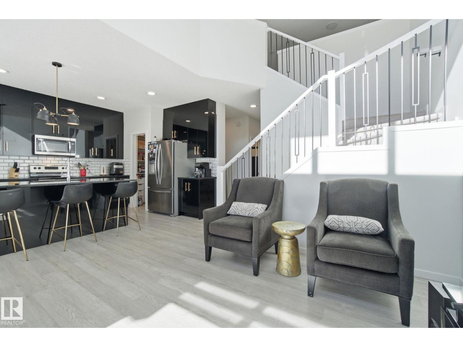15851 22 AV SW - 4