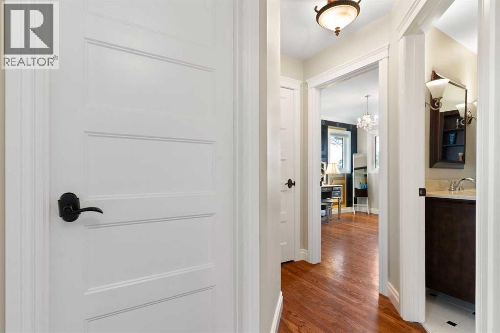 476 Silvergrove Gardens NW - 24