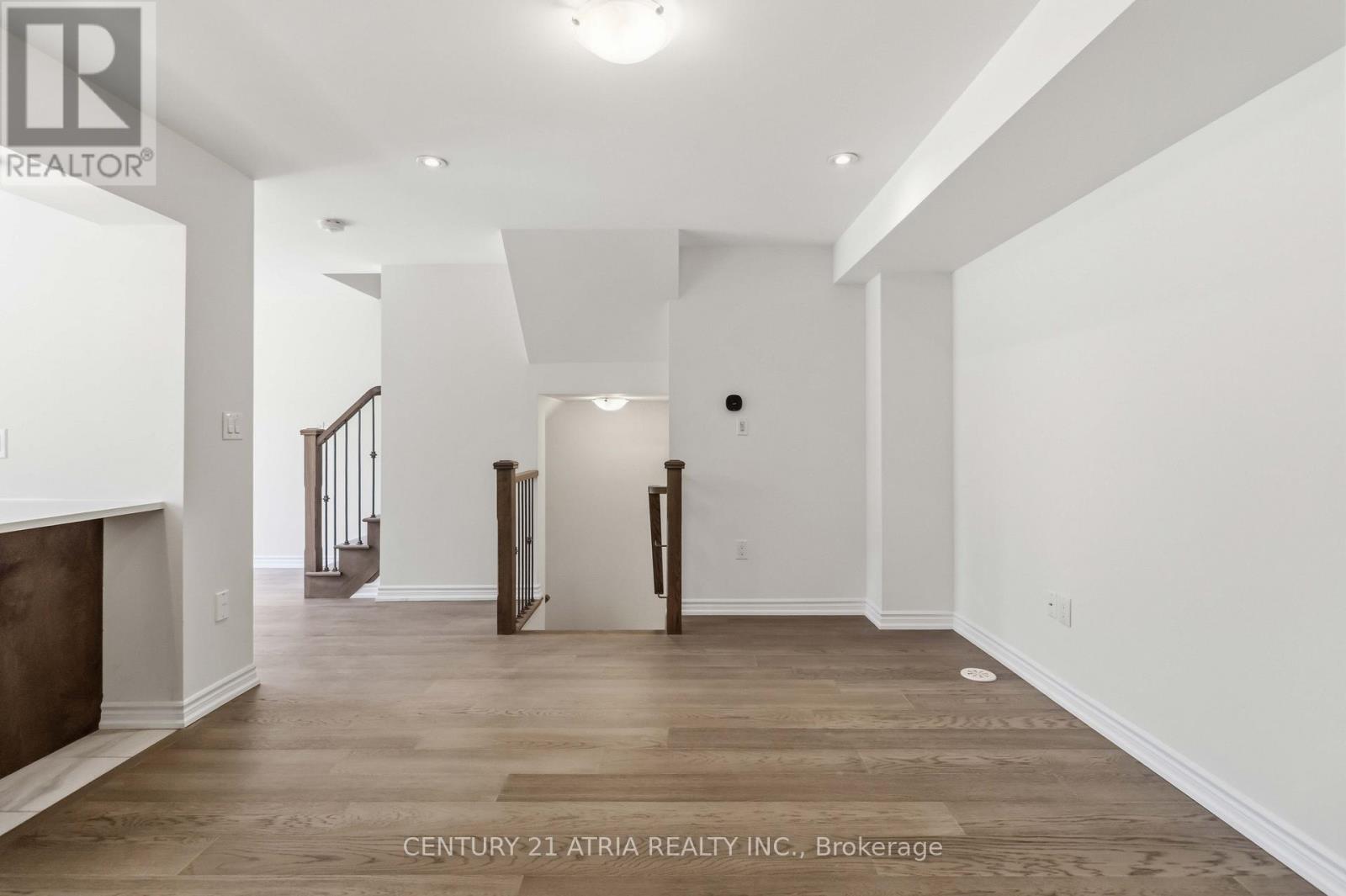 60 CASELY AVENUE - 12