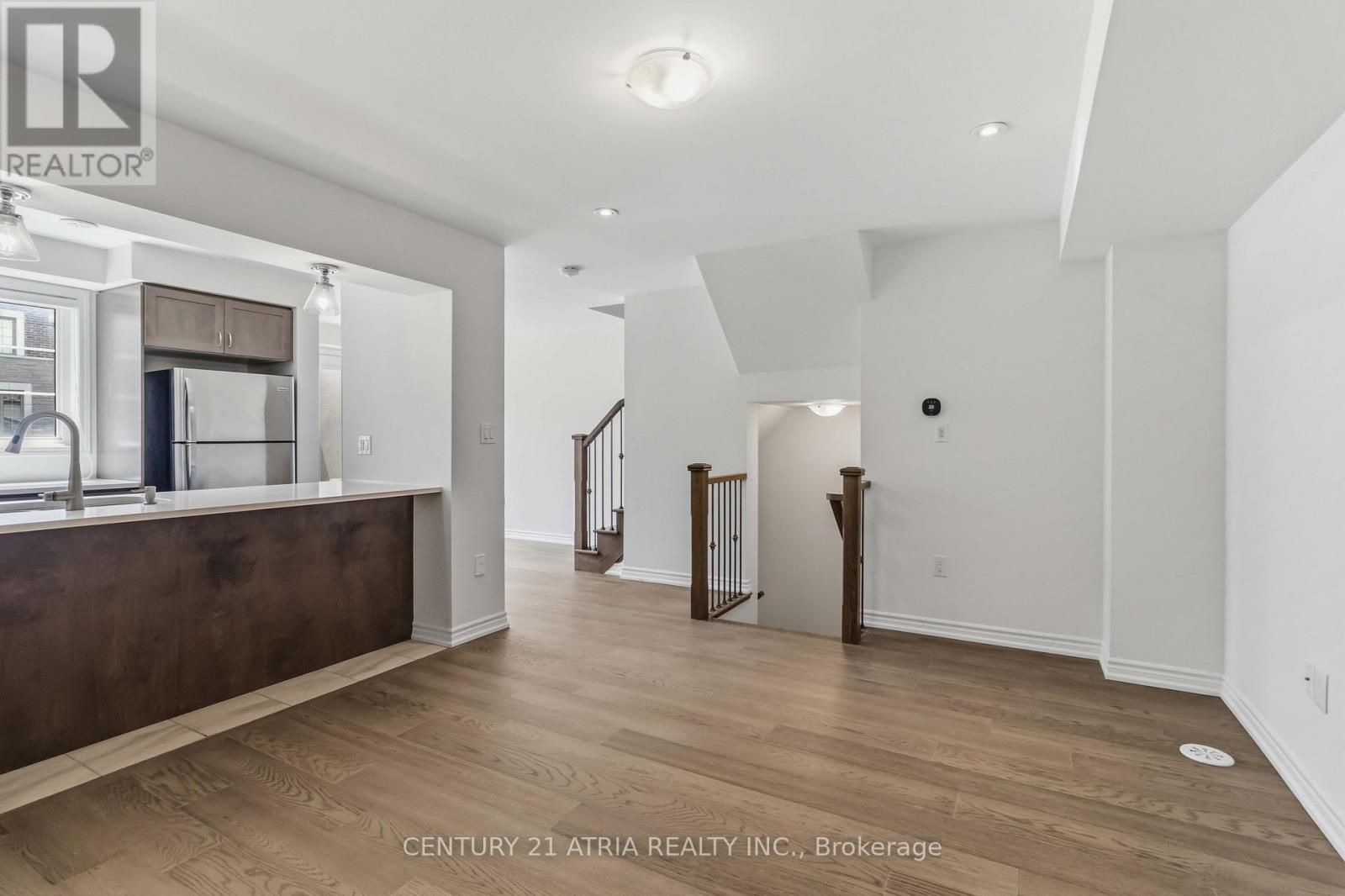 60 CASELY AVENUE - 15
