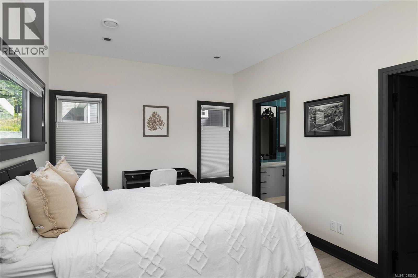 2207 Riviera Pl - 34