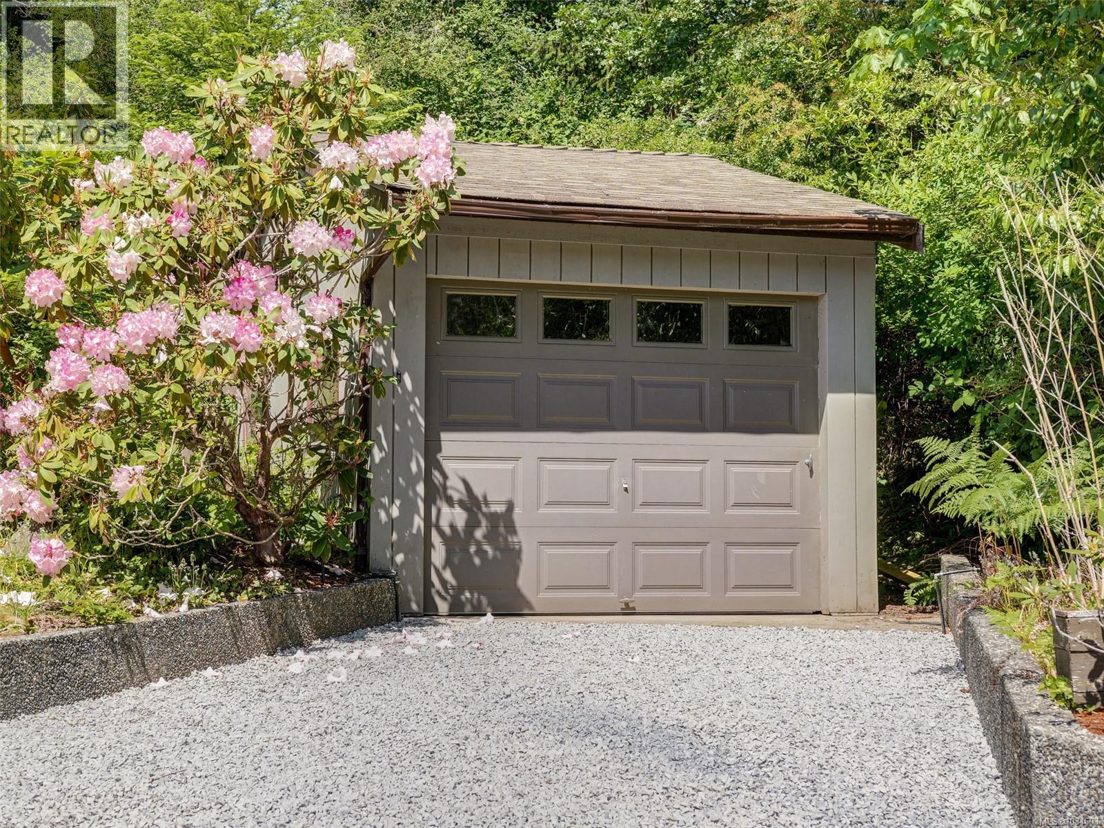 596 Towner Rd - 41