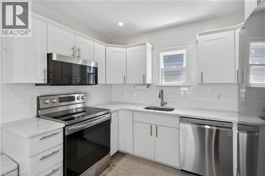 69 ROBINS Avenue - 18
