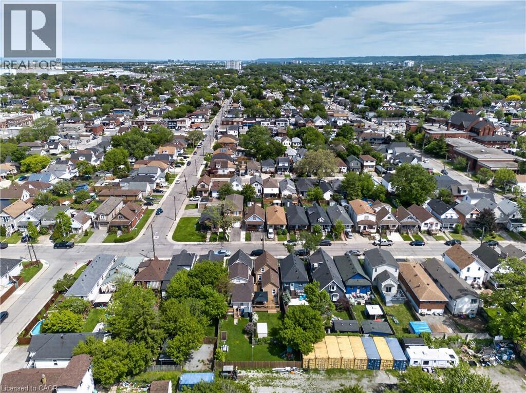 69 ROBINS Avenue - 45