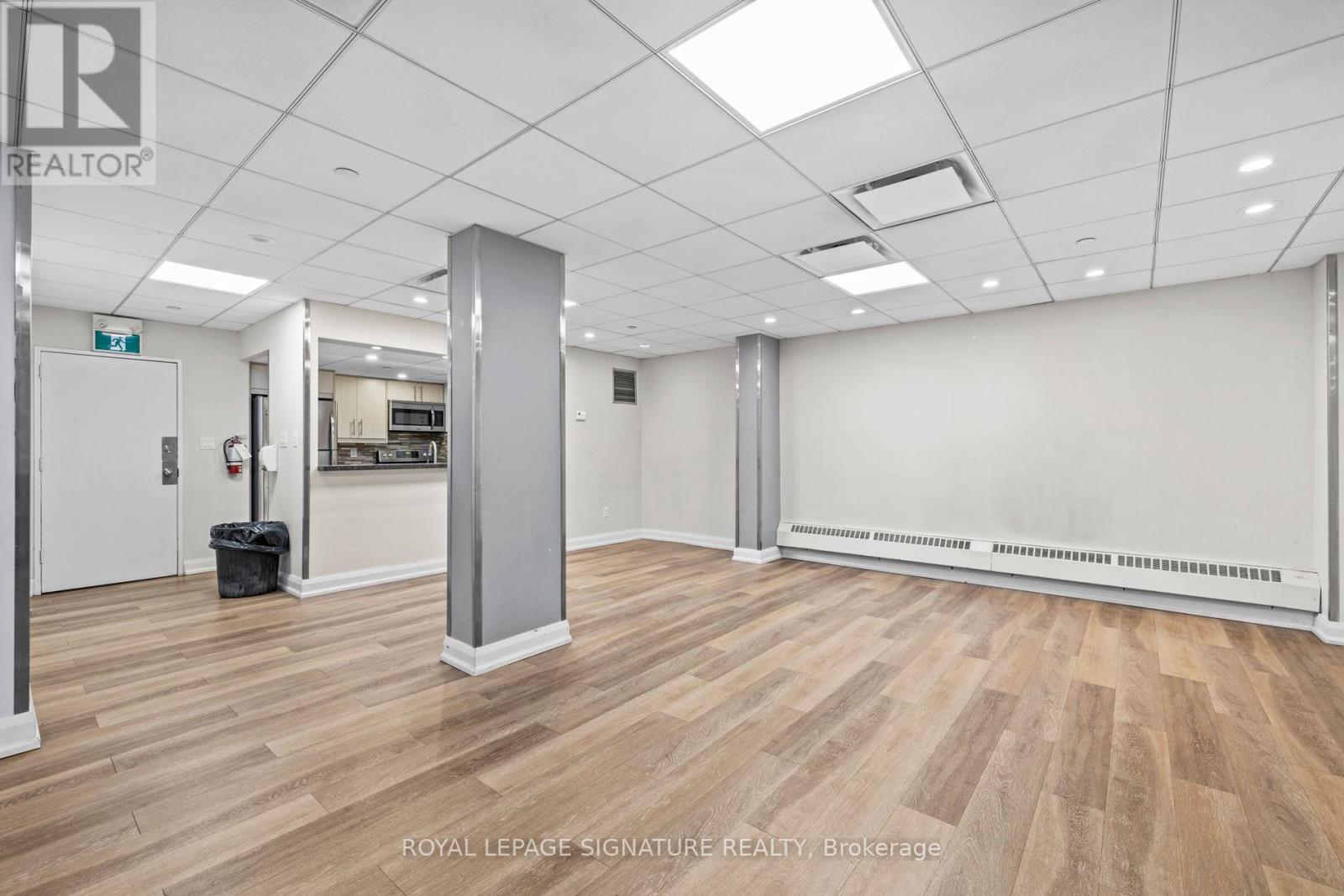 #304 2556 ARGYLE ROAD - 23
