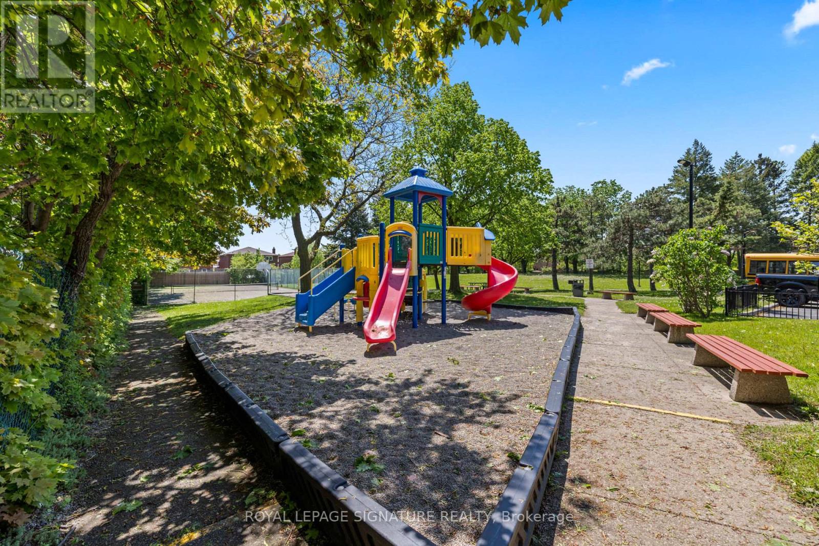 #304 2556 ARGYLE ROAD - 26