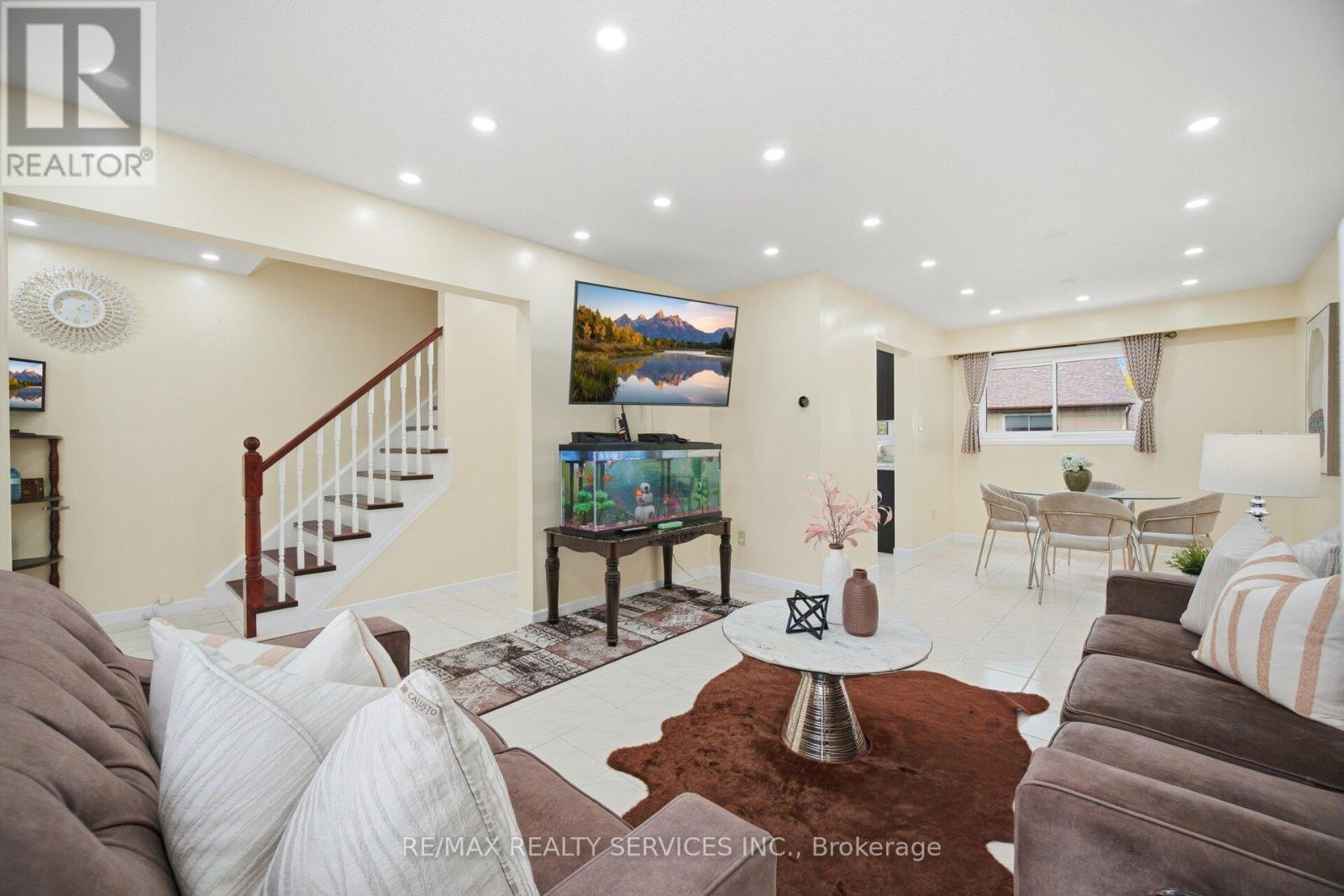 20 RUSHMORE CRESCENT - 22