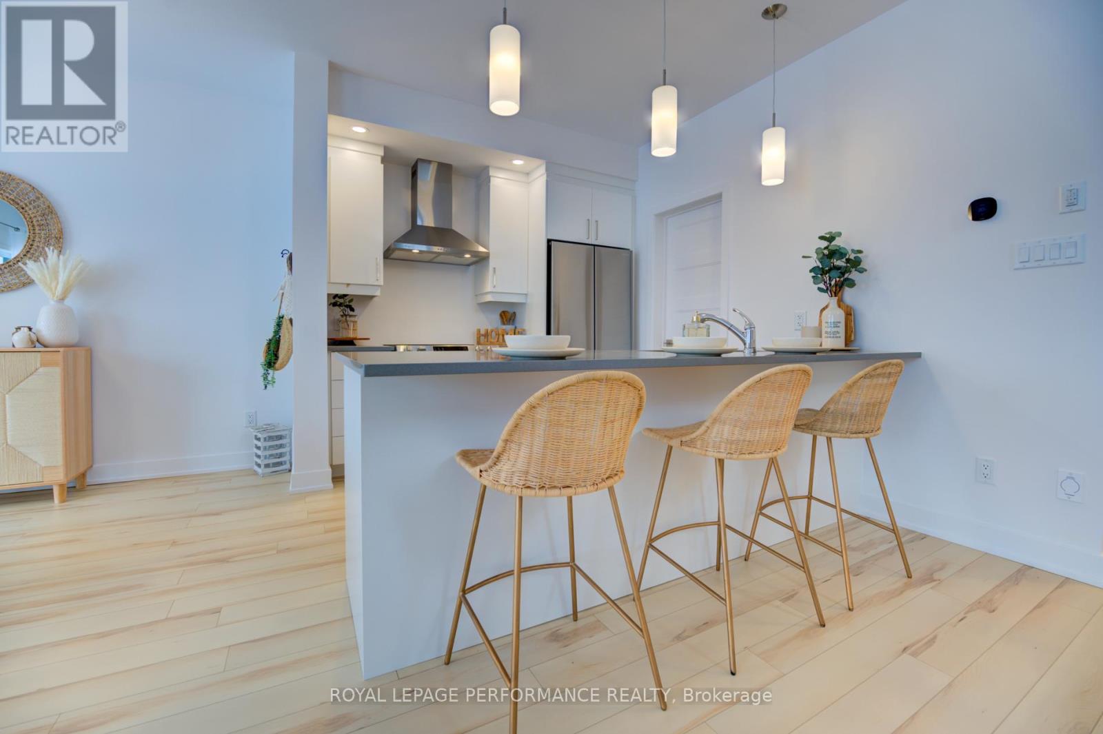 2400 GRAY CRESCENT - 16