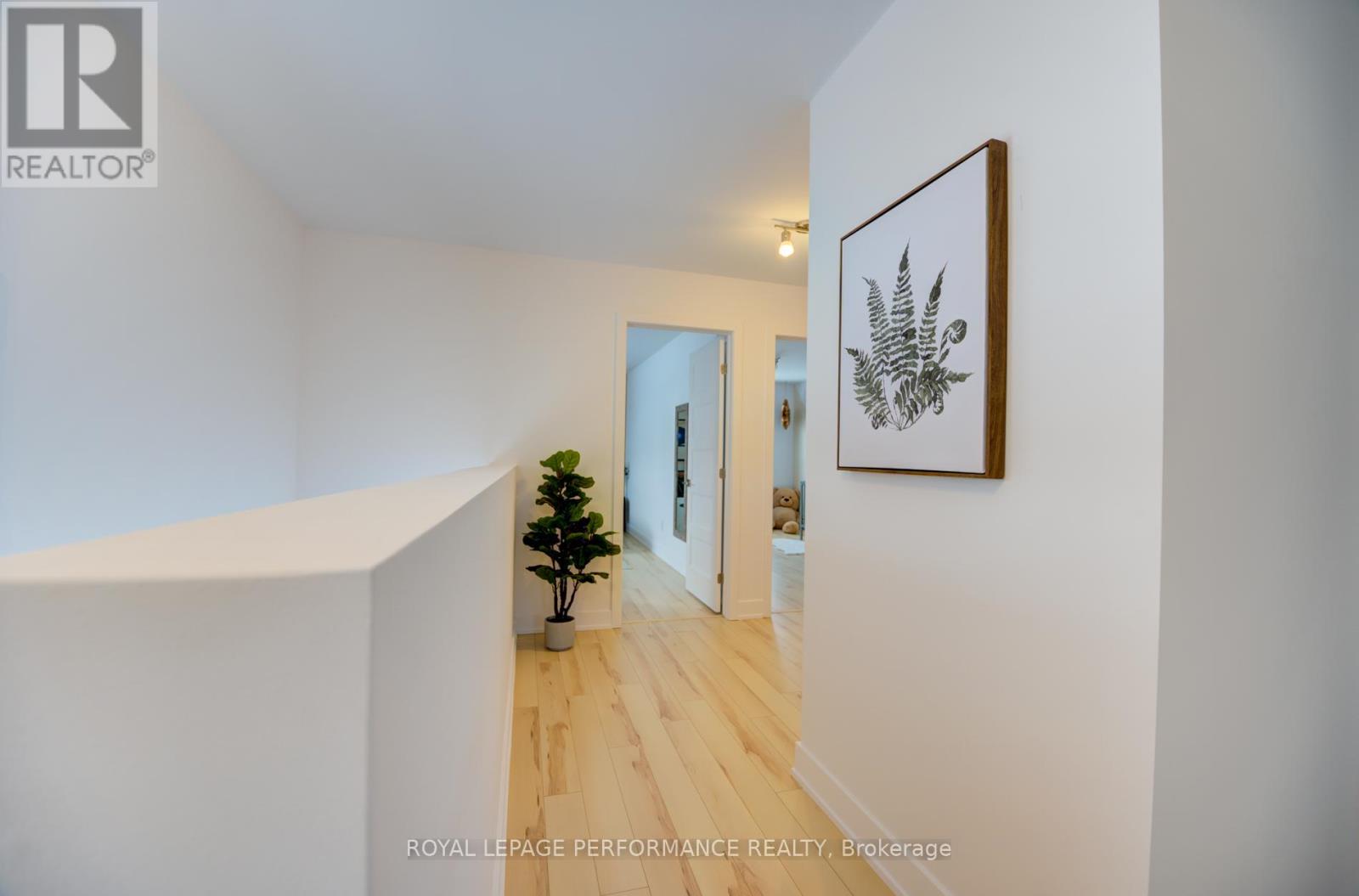 2400 GRAY CRESCENT - 26