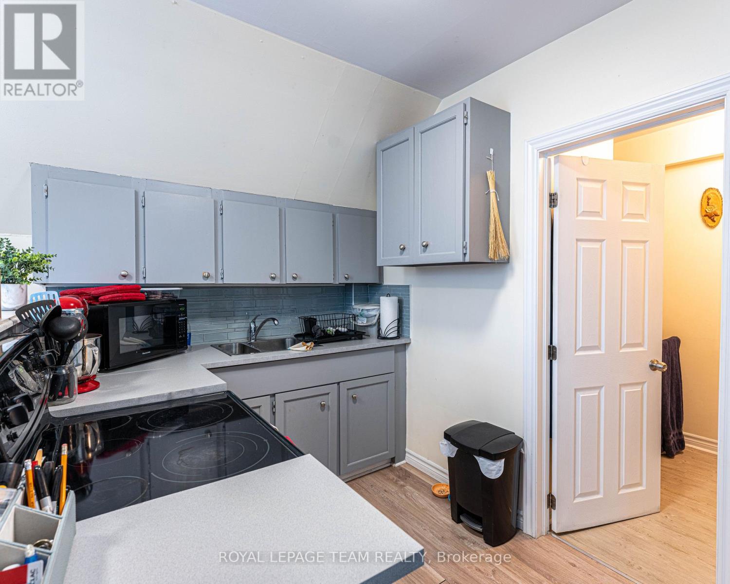 6607-6613 FOURTH LINE ROAD - 13