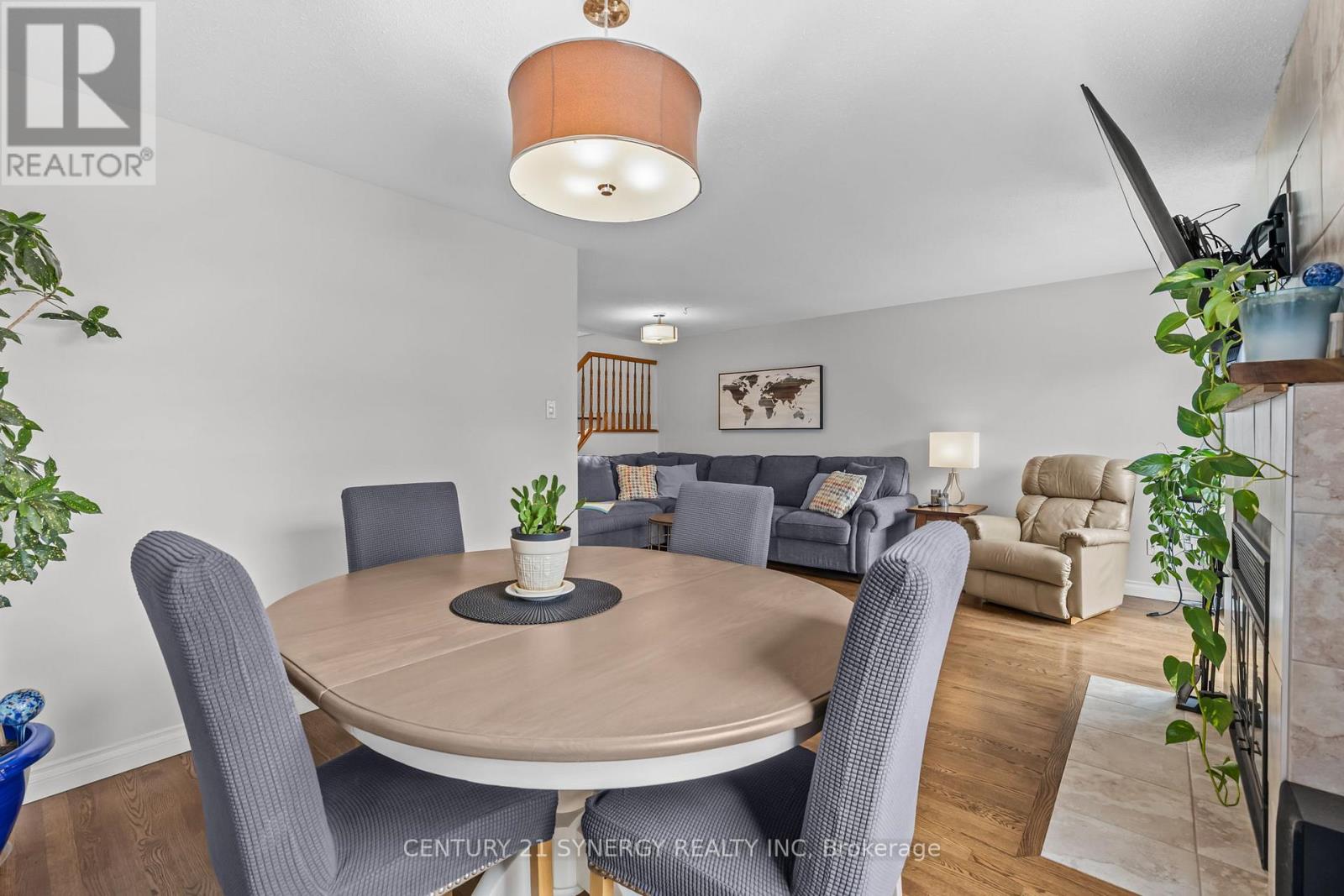497 ROUGEMOUNT CRESCENT - 11